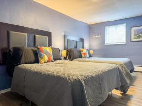 2 Full Apartments 4 Bedrooms 12 Beds plus Parking